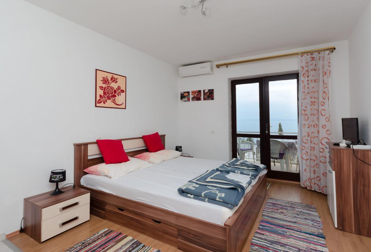 Apartments And Room Luka Klenovica Esterno foto