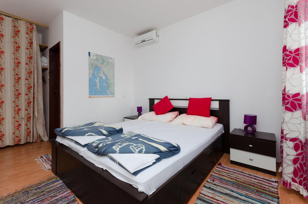 Apartments And Room Luka Klenovica Esterno foto
