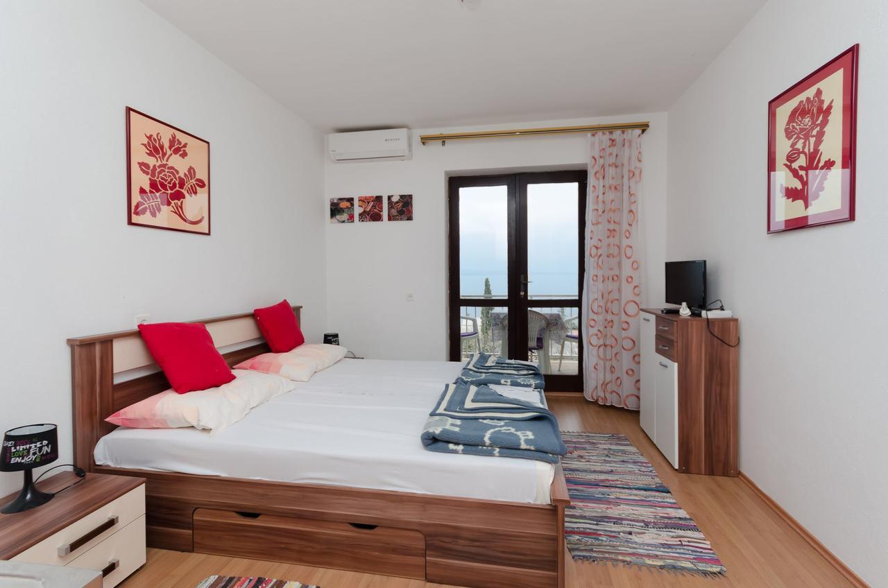 Apartments And Room Luka Klenovica Esterno foto